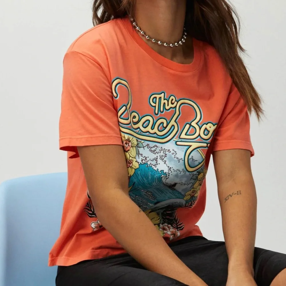 DAYDREAMER | The Beach Boys Surfs Up Boyfriend Tee - Picture 9 of 12
